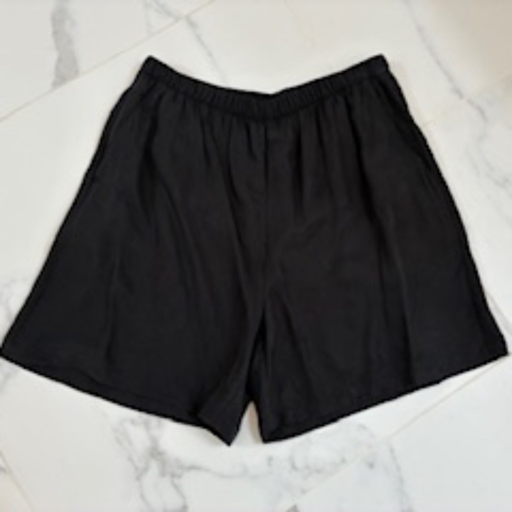 womens short Black  small